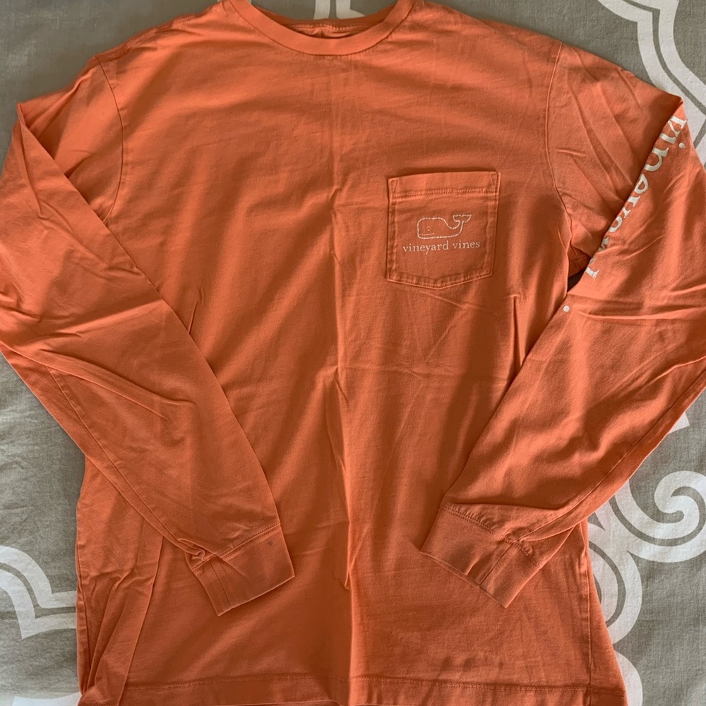 Vineyard vines pocketed logo long sleeve